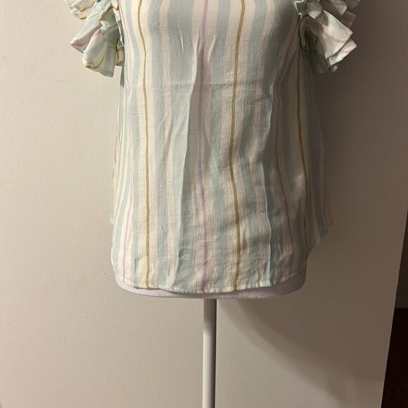 𝅺MINE Mint and Cream Crew Neck Short Sleeved Blouse with Ruffled Sleeves.  Small - Picture 5 of 9